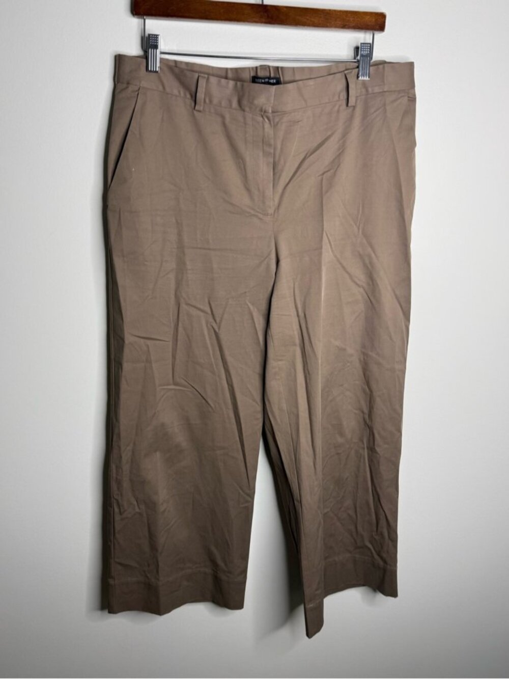 Eileen Fisher Cropped Straight-Leg Pants in Taupe size medium